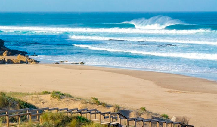 Praia-do-Monte-Clérigo-surf