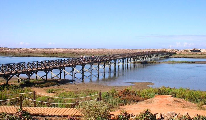 puente-madera-sobre-ria-formosa